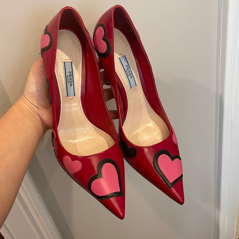 Prada hearts leather pumps